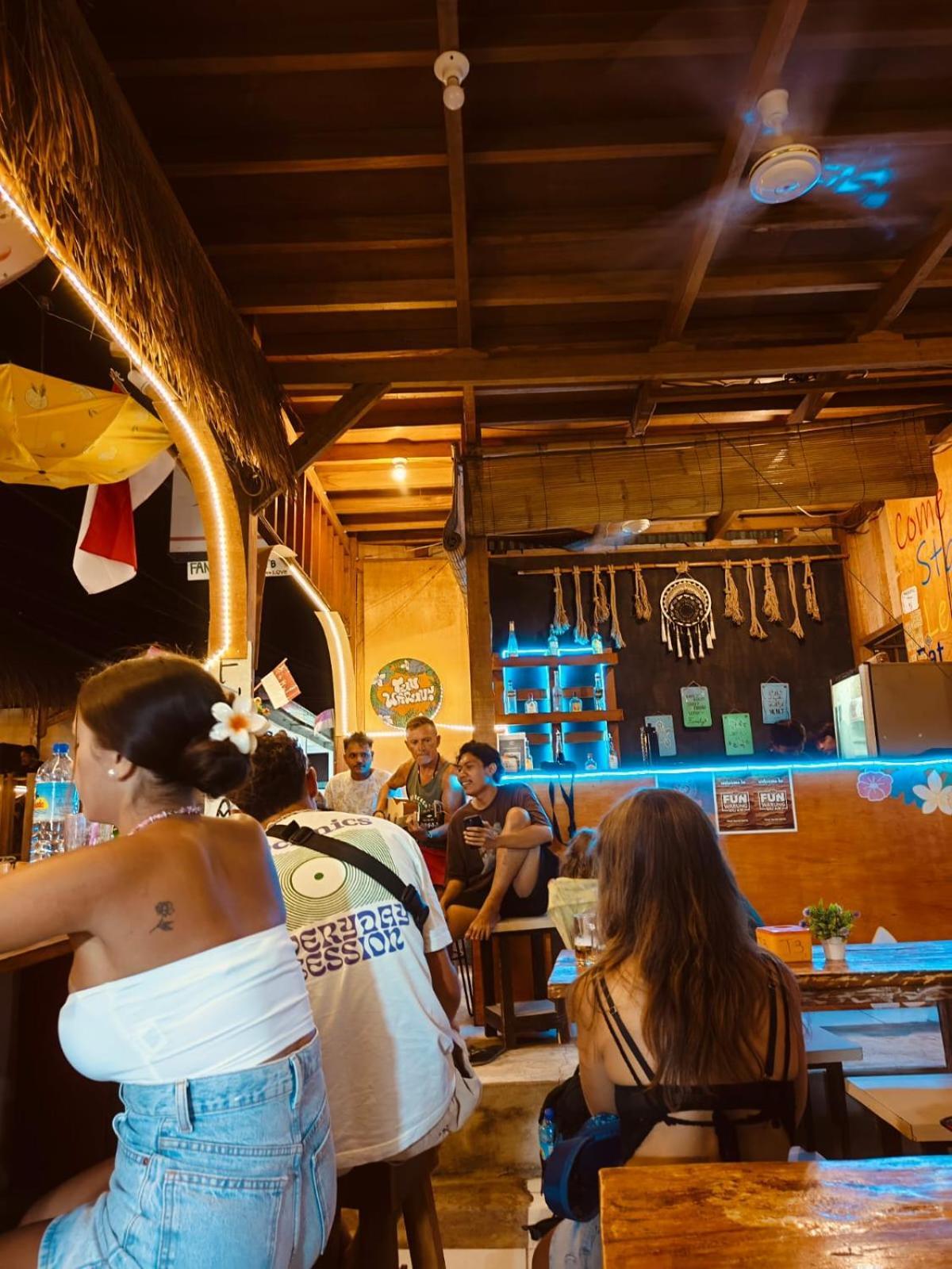 Fantastic B"N"B Hostel Gili Air Exterior photo